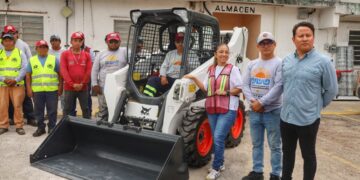 Entregan nuevo equipo de servicios públicos para mejorar las calles de Chetumal
