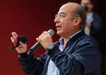 «Calderón señala cancelación de campañas de vacunación como factor en brote de sarampión en México»