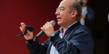 «Calderón señala cancelación de campañas de vacunación como factor en brote de sarampión en México»