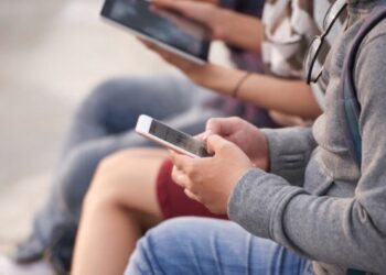 Redes sociales reducen el consumo de alcohol entre adolescentes