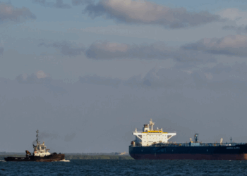 Irán detiene dos buques petroleros en el Golfo por presunto contrabando