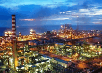 La refinería Amuay queda totalmente paralizada tras un fuerte apagón en Venezuela