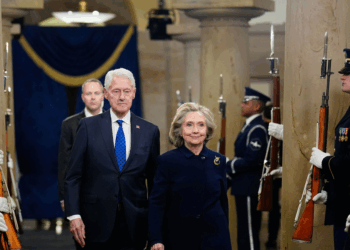Los Clinton acuerdan declarar en el caso Epstein ante presión del Congreso
