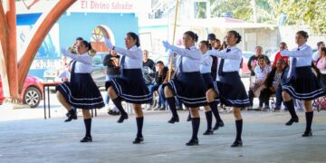 Nivardo Mena fomenta el Civismo en concurso de escoltas de telesecundarias