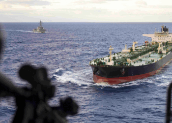 Operación naval: EE.UU. logra la intercepción de un petrolero en el océano Índico
