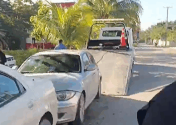 "Operativo para retirar vehículos abandonados en cancun"