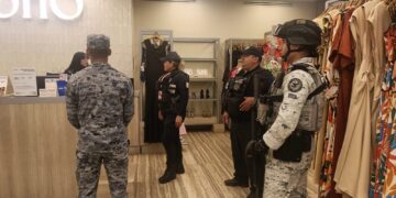 Presencia policial en Cancún se refuerza en espacios comerciales