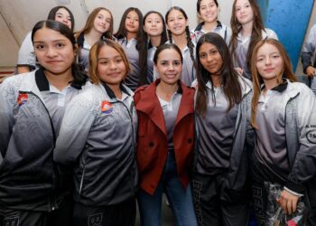 "Refrenda Ana Paty Peralta su compromiso con los deportistas cancunenses"