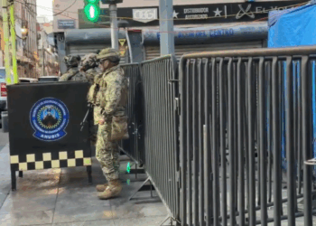 "Refuerzan la vigilancia en Palacio Nacional antes de la mañanera"