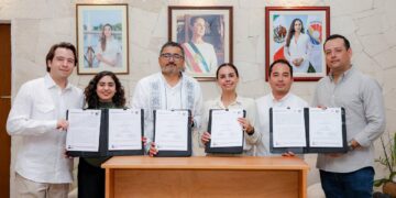 "Regularización de suelo en Cancún: Firman convenio Ana Paty Peralta e INSUS"