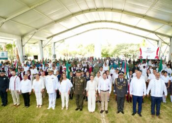 Renán Sánchez Tajonar celebra la unidad nacional en el Día de la Bandera