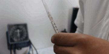 Sheinbaum garantiza abasto de vacuna contra sarampión y coordinación en los 32 estados