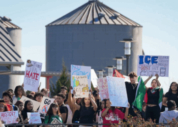 Tribunal permite a Trump avanzar con la cancelación del Estatus de Protección Temporal