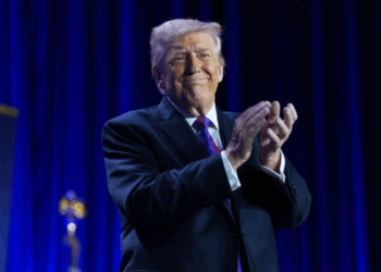 Trump asegura que Estados Unidos mantendrá su presencia militar en la isla Diego García