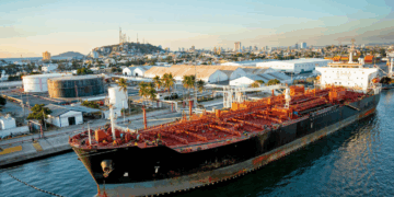 Trump asegura que México detendrá el suministro de petróleo a Cuba