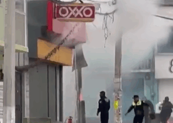 "Pánico en Los Reyes tras ataque con bombas molotov contra un OXXO"