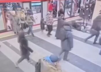 VIDEO Pasajeros frustran un intento de robo en el Metro de Moscú