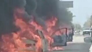 ¡Caos en la carretera! Hombres armados queman tres autos en la Carretera entre Cancún y leona vicario