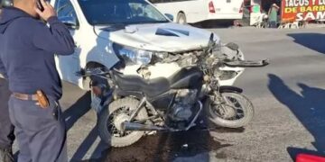 Adulto mayor muere aplastado por su camioneta mientras la reparaba en Monterrey