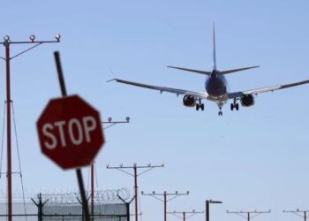 Cierre del espacio aéreo en El Paso: Sheinbaum exige explicación oficial a EE.UU.