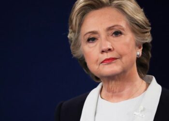 Hillary Clinton declara en el Congreso sobre los crímenes de Epstein y niega vínculos