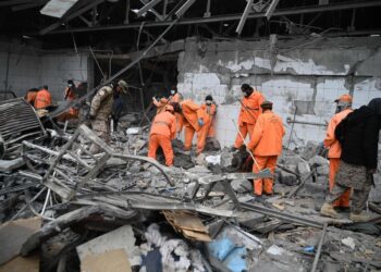 Afganistán denuncia masacre tras bombardeo de Pakistán en centro médico de Kabul