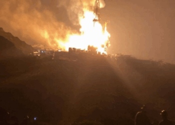 Alarma en el sur de Veracruz por un fuerte incendio en pozo petrolero