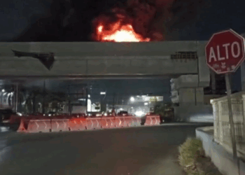 Alerta en Nuevo León tras reportarse un incendio en obras de la Línea 6