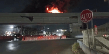 Alerta en Nuevo León tras reportarse un incendio en obras de la Línea 6