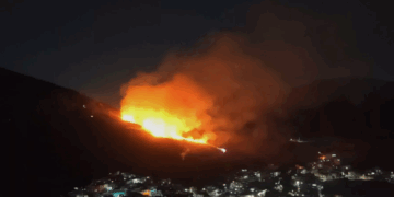 Bomberos de Tlalnepantla trabajan intensamente para sofocar Incendios de Pastizales