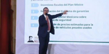 Ebrard presenta programa para incentivar la compra de vehículos pesados y fortalecer la industria nacional