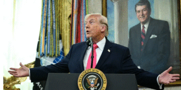 Trump presume avances con Irán mientras eleva la presión militar en plena crisis internacional