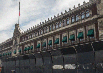 Sheinbaum anuncia posible blindaje de Palacio Nacional por marcha del 8M para prevenir disturbios