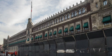 Sheinbaum anuncia posible blindaje de Palacio Nacional por marcha del 8M para prevenir disturbios