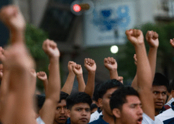 Ordenan al Ejército entregar documentos ocultos del caso Ayotzinapa, un capítulo clave para la justicia
