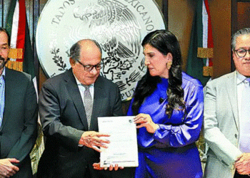 Sheinbaum lanza reforma electoral y advierte: “cumplimos… pero hay plan B”