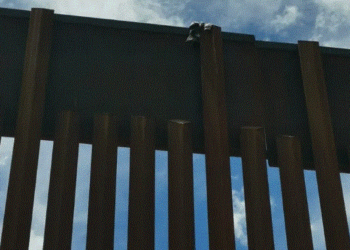 Mexicanos levantan el “Muro Negro” en la frontera de EE. UU.: la nueva barrera que busca frenar la migración