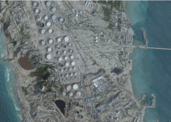 Estados Unidos lanza potente bombardeo contra la isla petrolera de Kharg, corazón energético de Irán