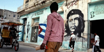 Protestantes atacan sede del Partido Comunista en Cuba tras prolongados apagones