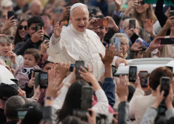 Papa León XIV regresa al Palacio Apostólico: un cambio que marca su pontificado