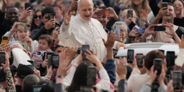 Papa León XIV regresa al Palacio Apostólico: un cambio que marca su pontificado