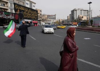 Irán amenaza con el cierre total de Ormuz si Donald Trump ataca sus plantas eléctricas
