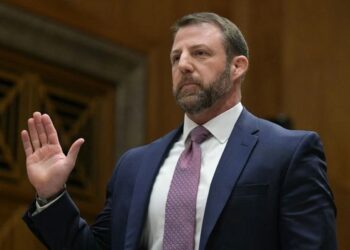 Markwayne Mullin es confirmado para dirigir el Departamento de Seguridad Nacional
