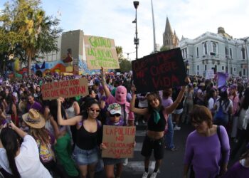 Miles de mujeres toman las calles de Jalisco en una histórica marcha del 8M