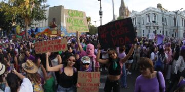 Miles de mujeres toman las calles de Jalisco en una histórica marcha del 8M