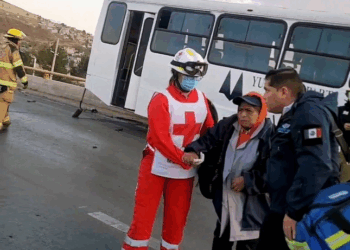 Múltiples heridos tras un fuerte accidente de camión de personal en Zacatecas