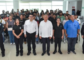 "Raciel López Salazar Entrega 680 uniformes a Policía de Investigación en Quintana Roo"