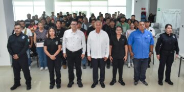 "Raciel López Salazar Entrega 680 uniformes a Policía de Investigación en Quintana Roo"
