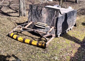 "Rusia muestra su tecnología: robot terrestre militar evacúa a un soldado herido en pleno frente de combate"