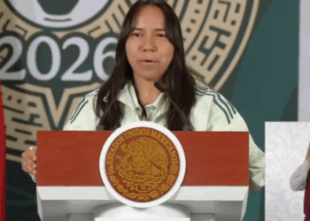 Sheinbaum premiará con boleto al Mundial 2026 a la joven que mejor domine el balón